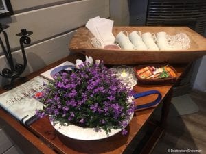 inside hotel purple flowers rundhaug gjestegard