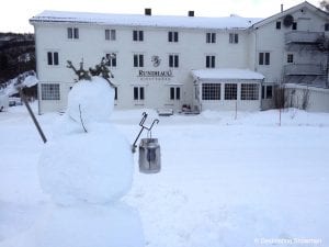 Rundhaug Gjestegard entrance with snowman